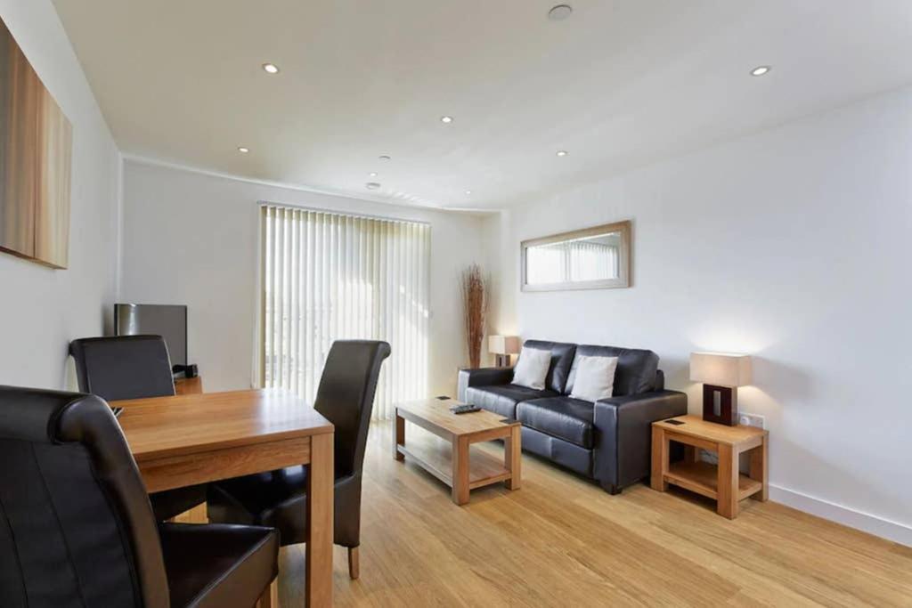 Modern Apartment At Slough Station, London In 18 Mins! Zewnętrze zdjęcie